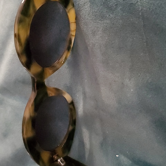 Balenciaga Sunglasses, Green Tortoise Shell - Picture 3 of 4